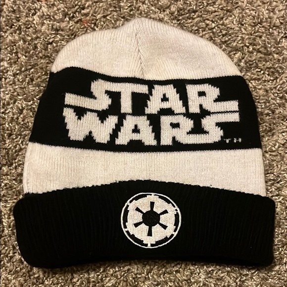 Star Wars beanie with Imperial Crest symbol of the galactic empire - Picture 1 of 6
